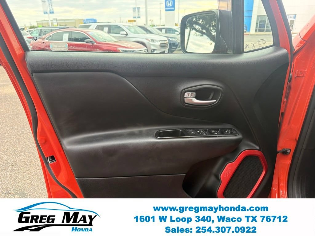 Used 2019 Jeep Renegade Trailhawk AWD/4WD image 11