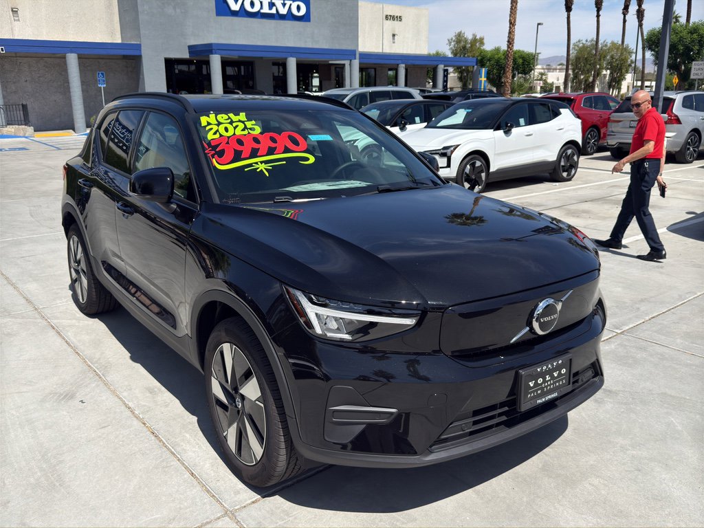 New 2025 Volvo EX40 Core w/ Climate Package AWD/4WD image 1