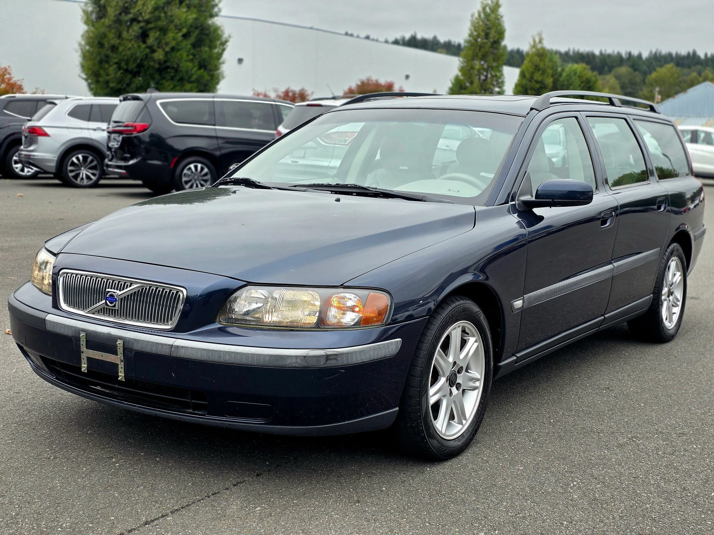 Used 2004 Volvo V70 2.5T FWD image 3