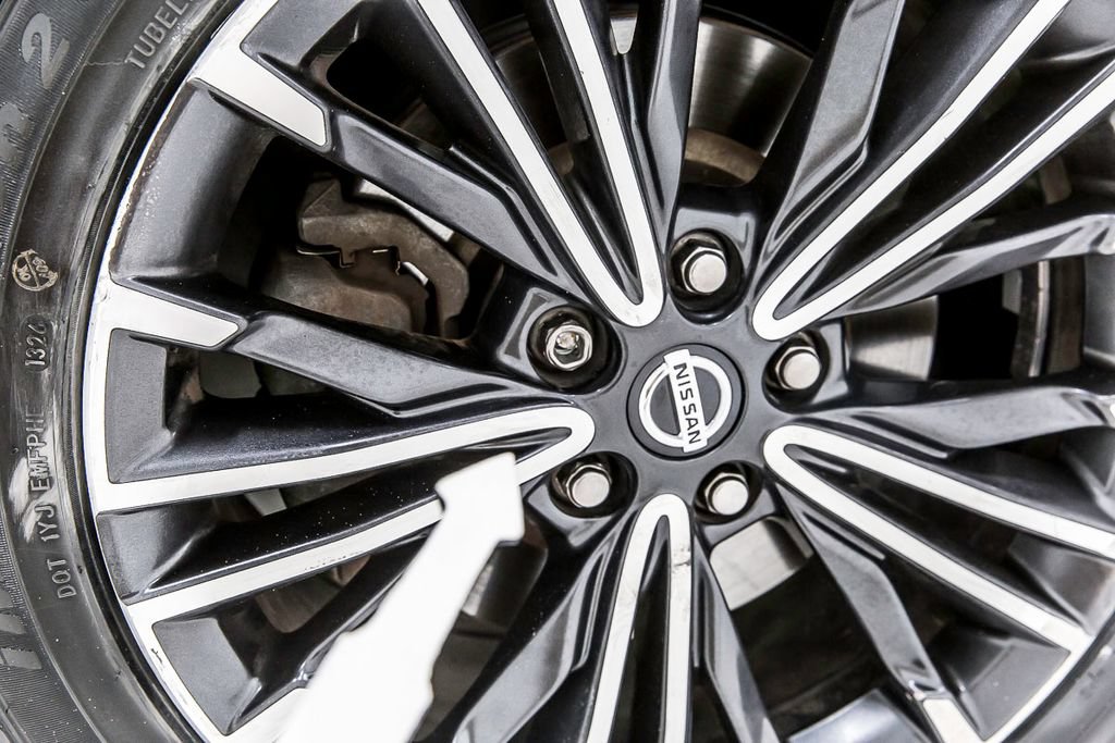 Used 2017 Nissan Maxima Platinum w/ Medallion Package FWD image 39