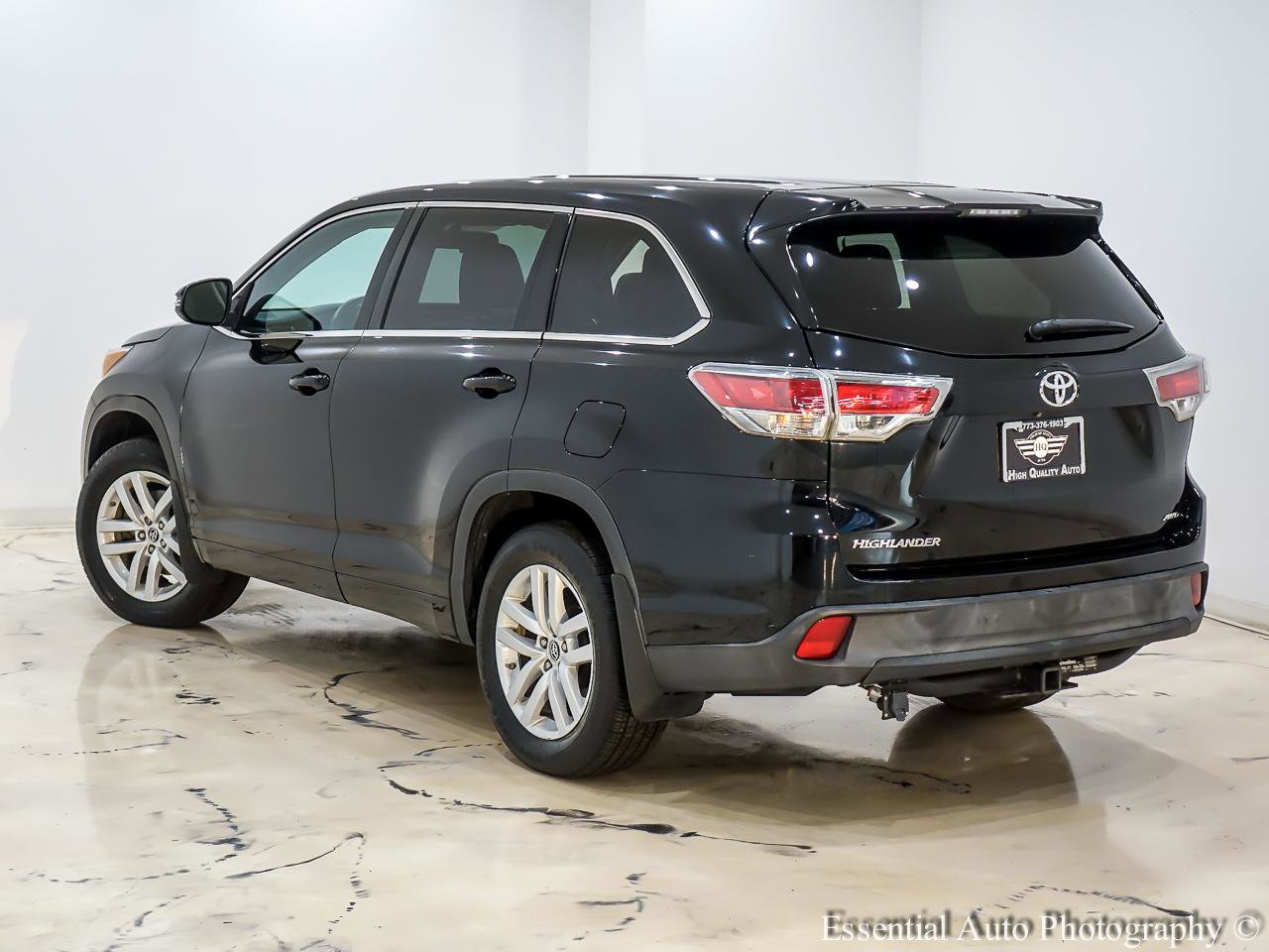 Used 2016 Toyota Highlander LE AWD/4WD image 10