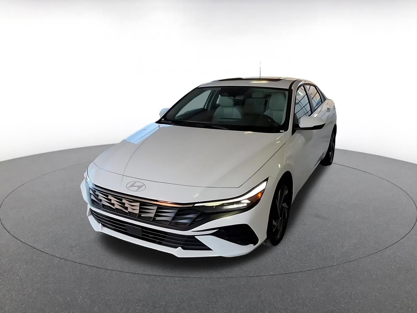 Used 2025 Hyundai Elantra Limited image 7