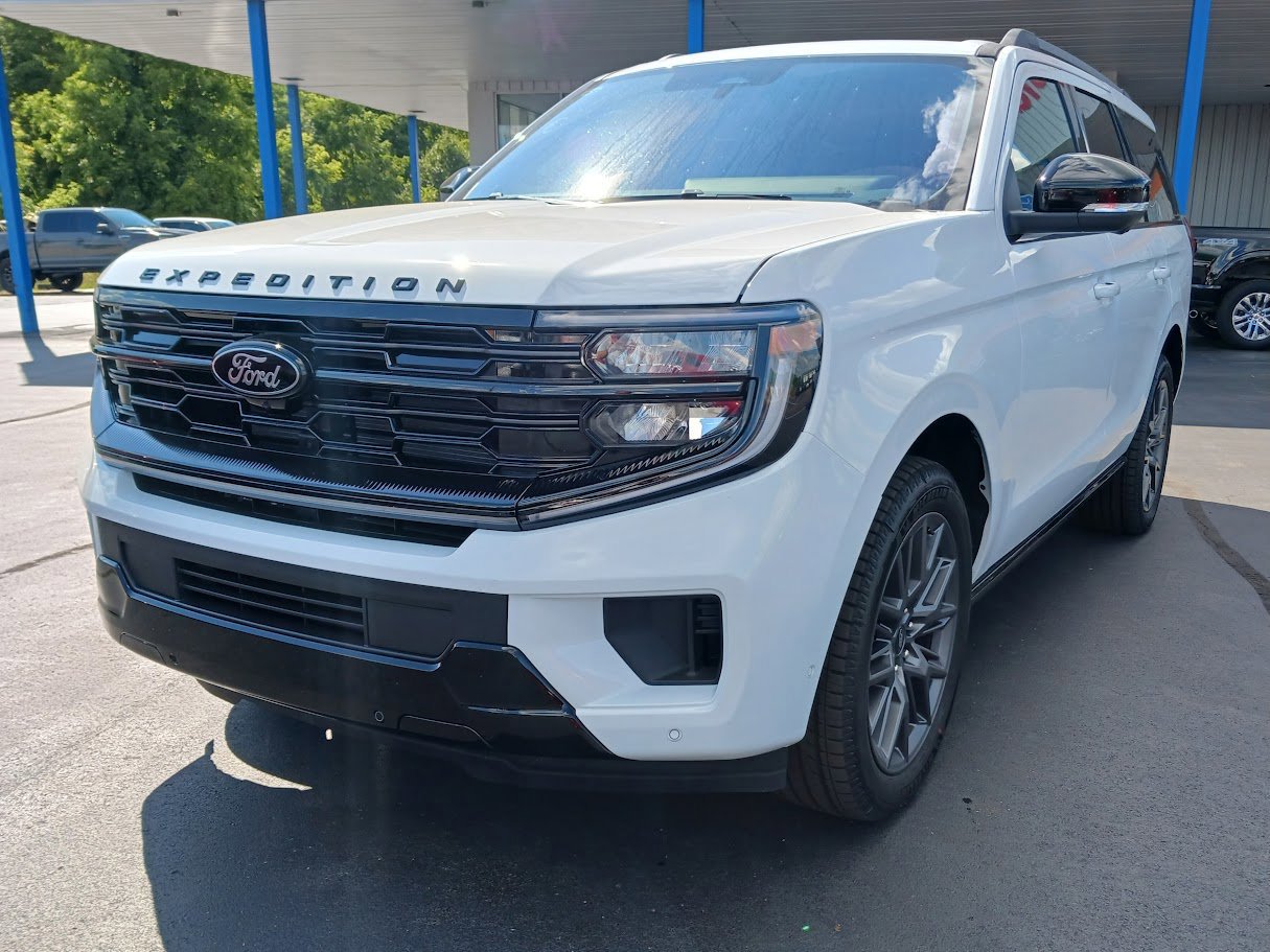New 2025 Ford Expedition Platinum w/ Stealth Performance Package AWD/4WD image 31