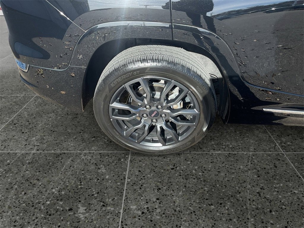 Used 2023 GMC Terrain Denali w/ Black Diamond Edition image 14