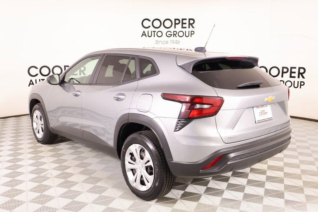 Used 2024 Chevrolet Trax LS w/ Driver Confidence Package image 21