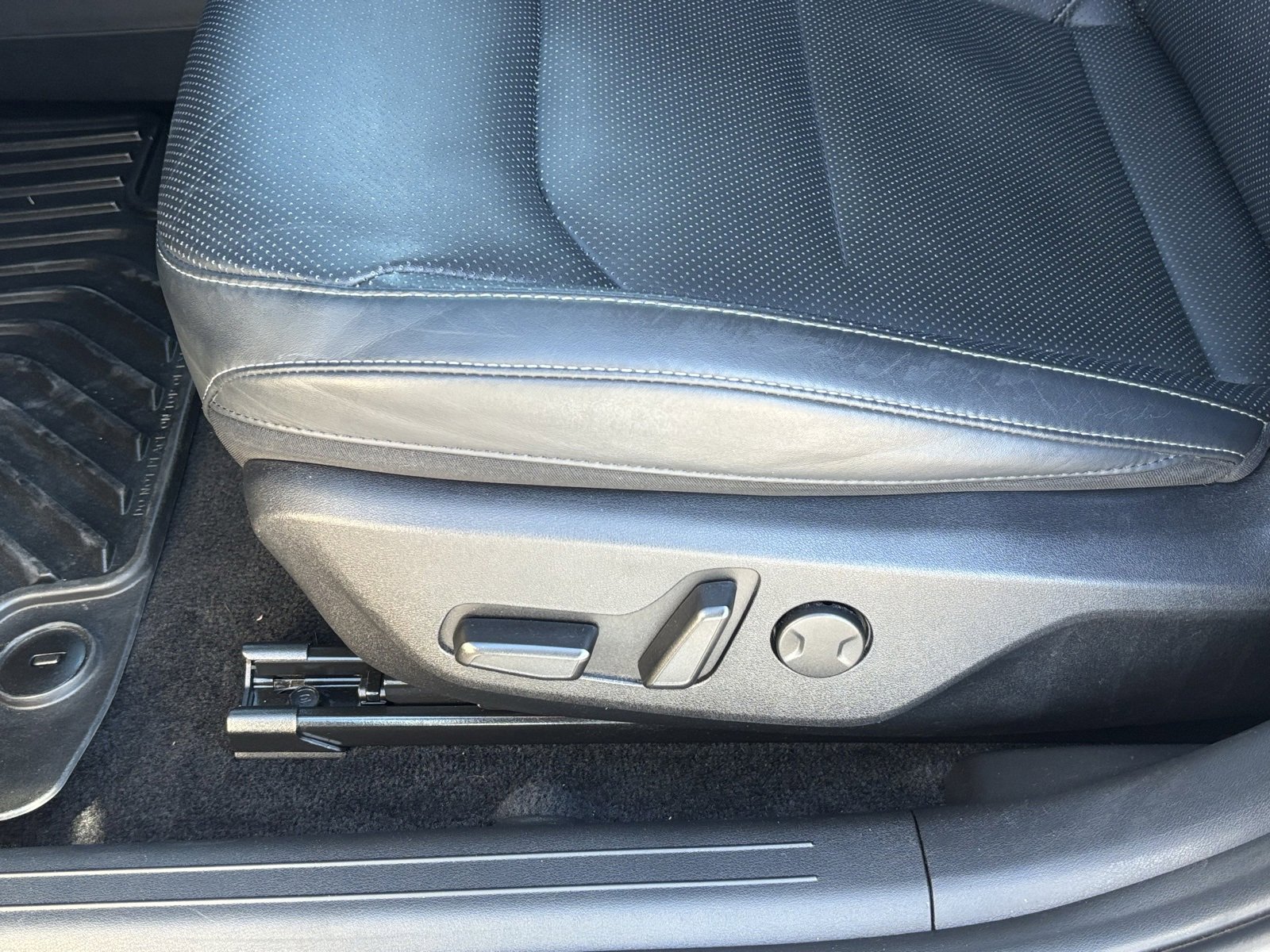 Used 2023 Kia EV6 Wind image 12