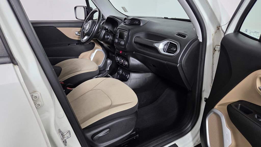 Used 2015 Jeep Renegade Latitude w/ Cold Weather Group AWD/4WD image 32