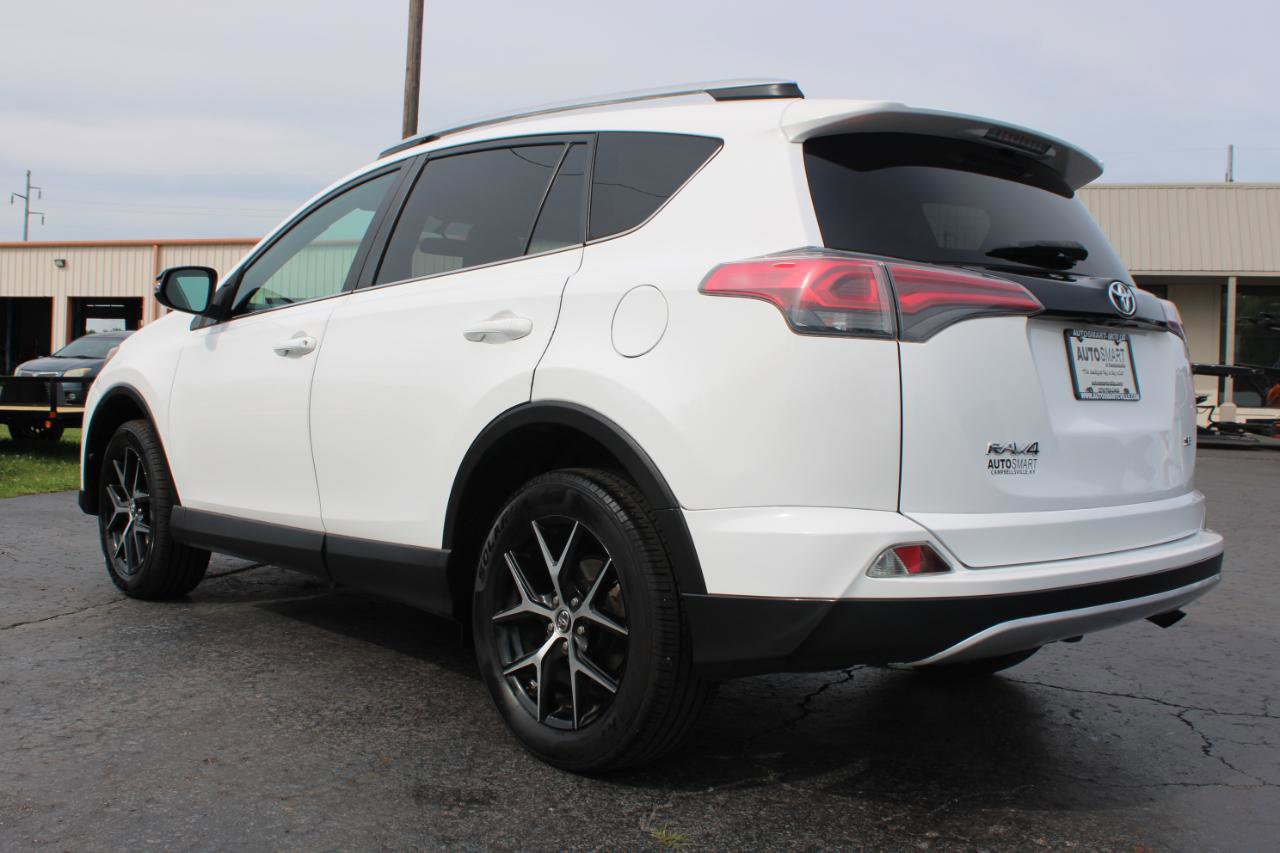 Used 2016 Toyota RAV4 SE FWD image 10