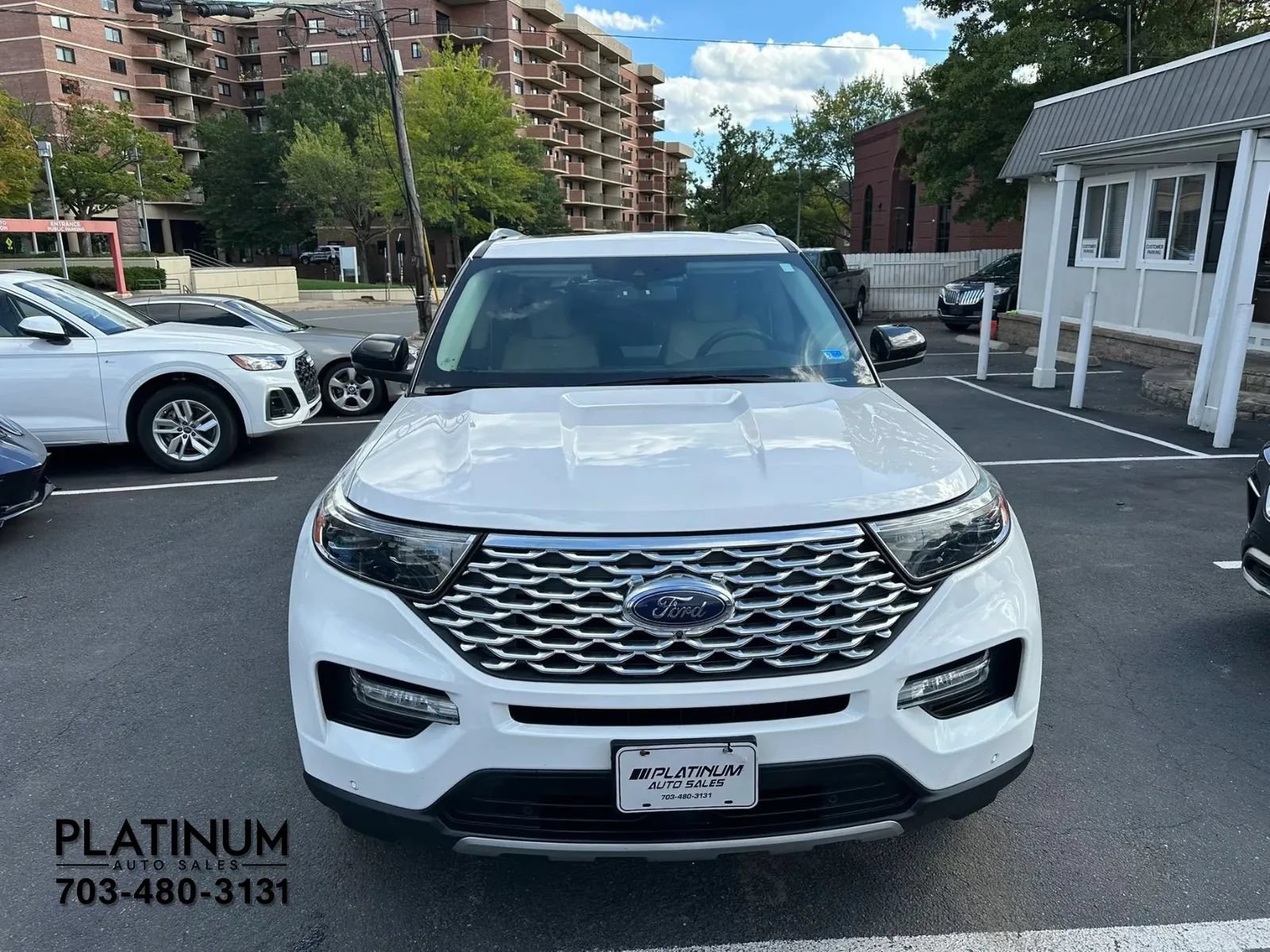 Used 2023 Ford Explorer Platinum w/ Technology Package AWD/4WD image 4