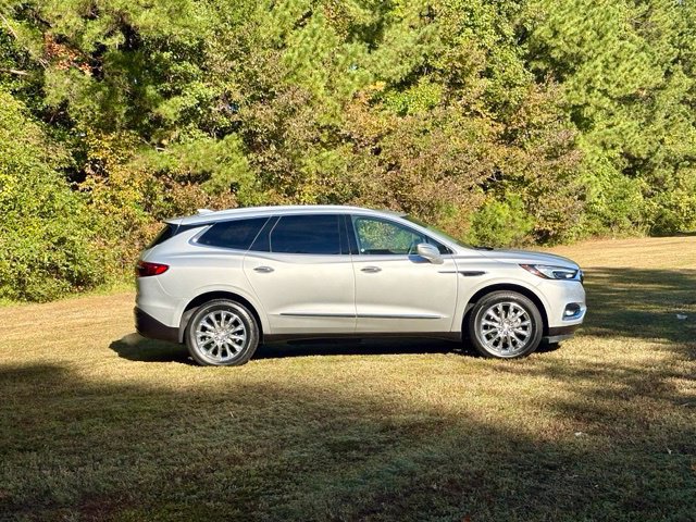 Used 2020 Buick Enclave Premium w/ Sun and Sites Package FWD image 8