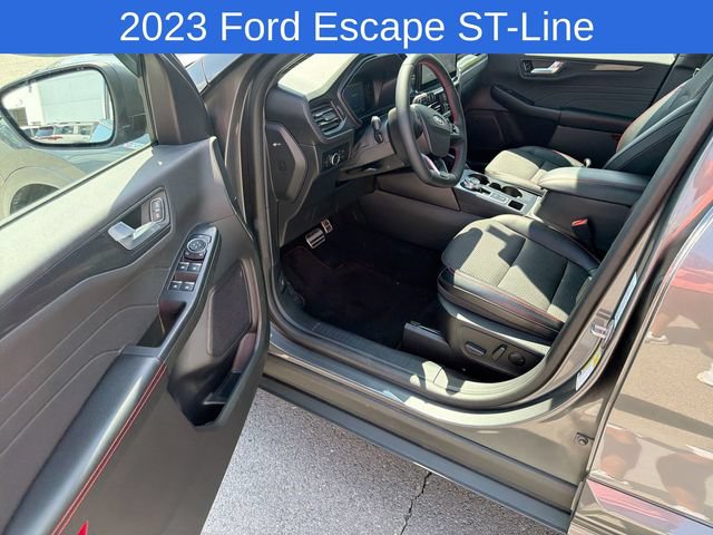 Used 2023 Ford Escape ST-Line w/ Tech Pack #1 AWD/4WD image 12