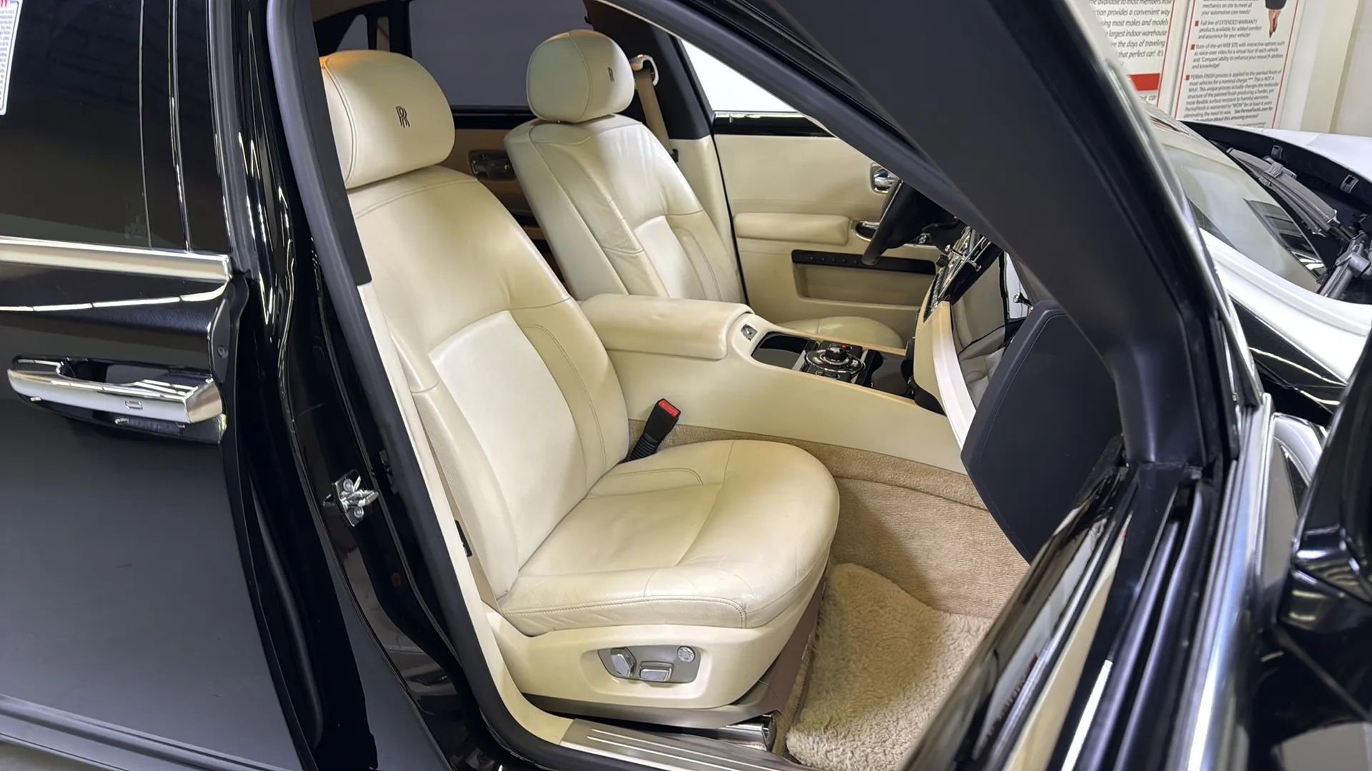 Used 2011 Rolls-Royce Ghost image 19