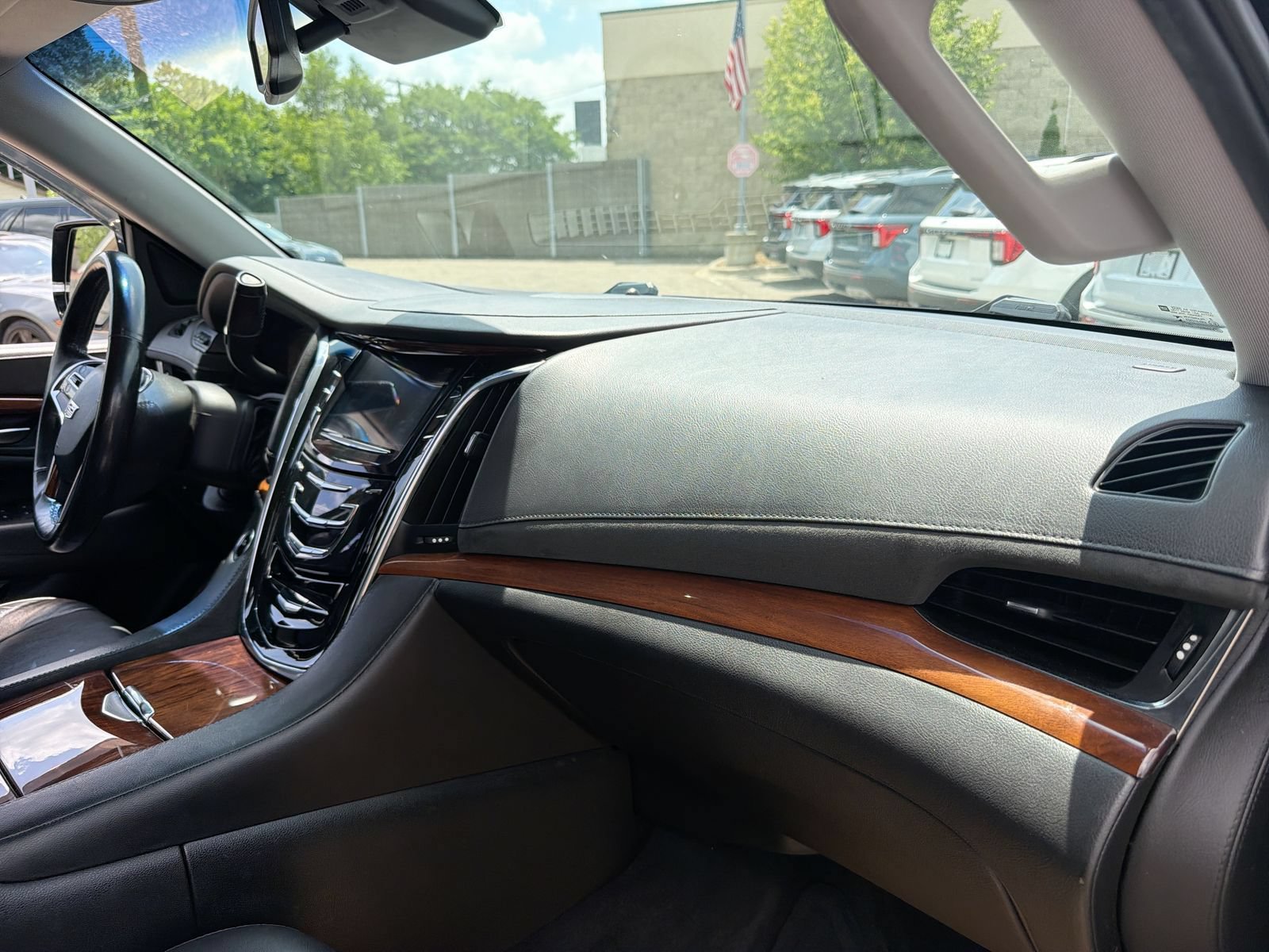 Used 2015 Cadillac Escalade Premium AWD/4WD image 19