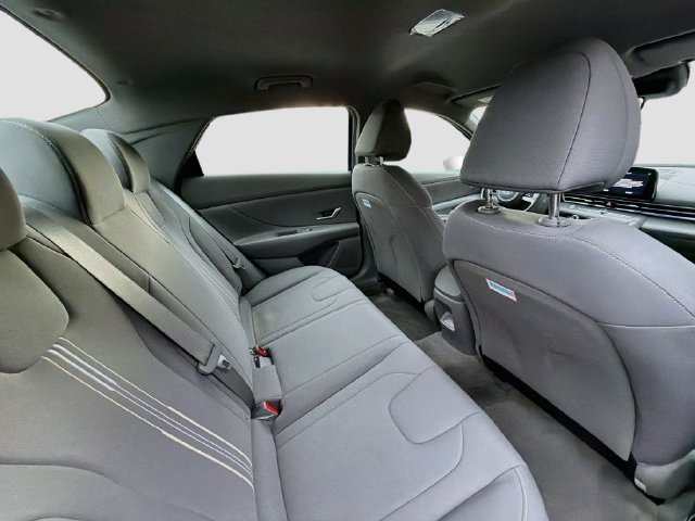 Used 2024 Hyundai Elantra SEL FWD image 25