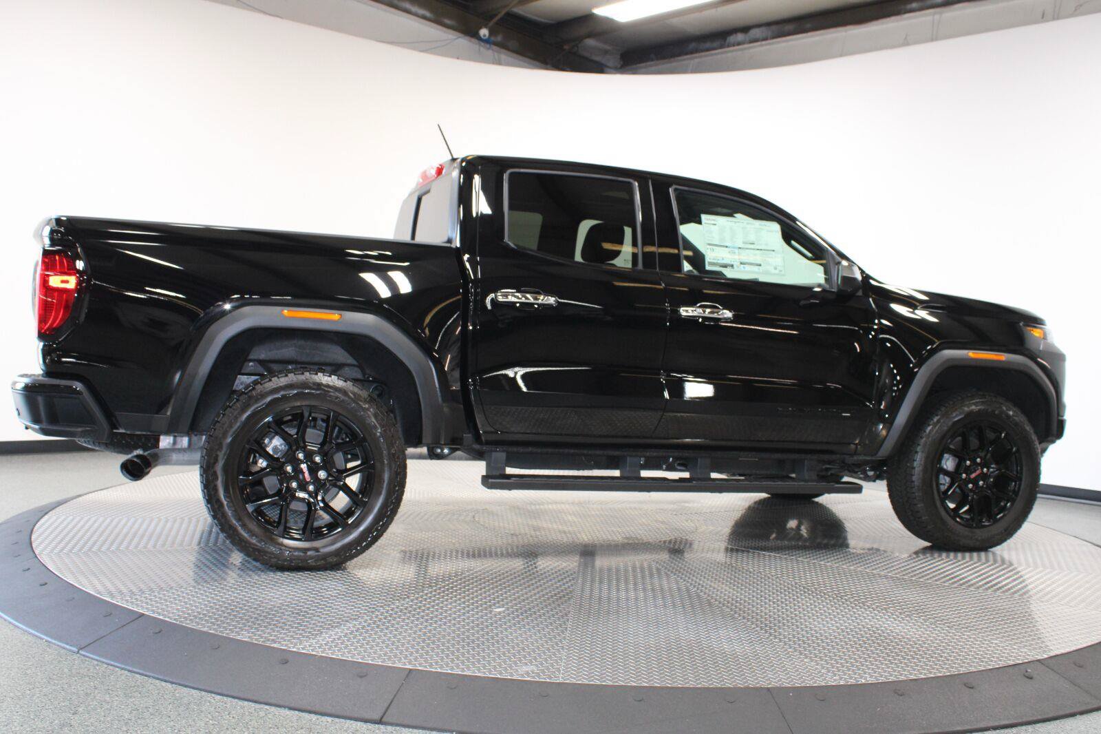 New 2026 GMC Canyon Denali w/ LPO, Denali Black Edition AWD/4WD image 13