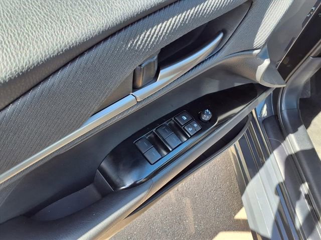 Used 2025 Toyota Camry SE image 14