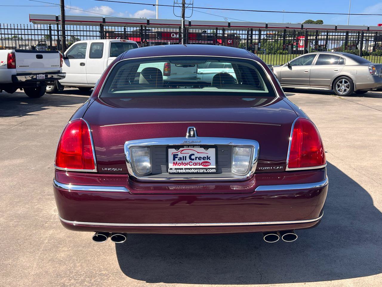 Used 2006 Lincoln Town Car Signature RWD image 7