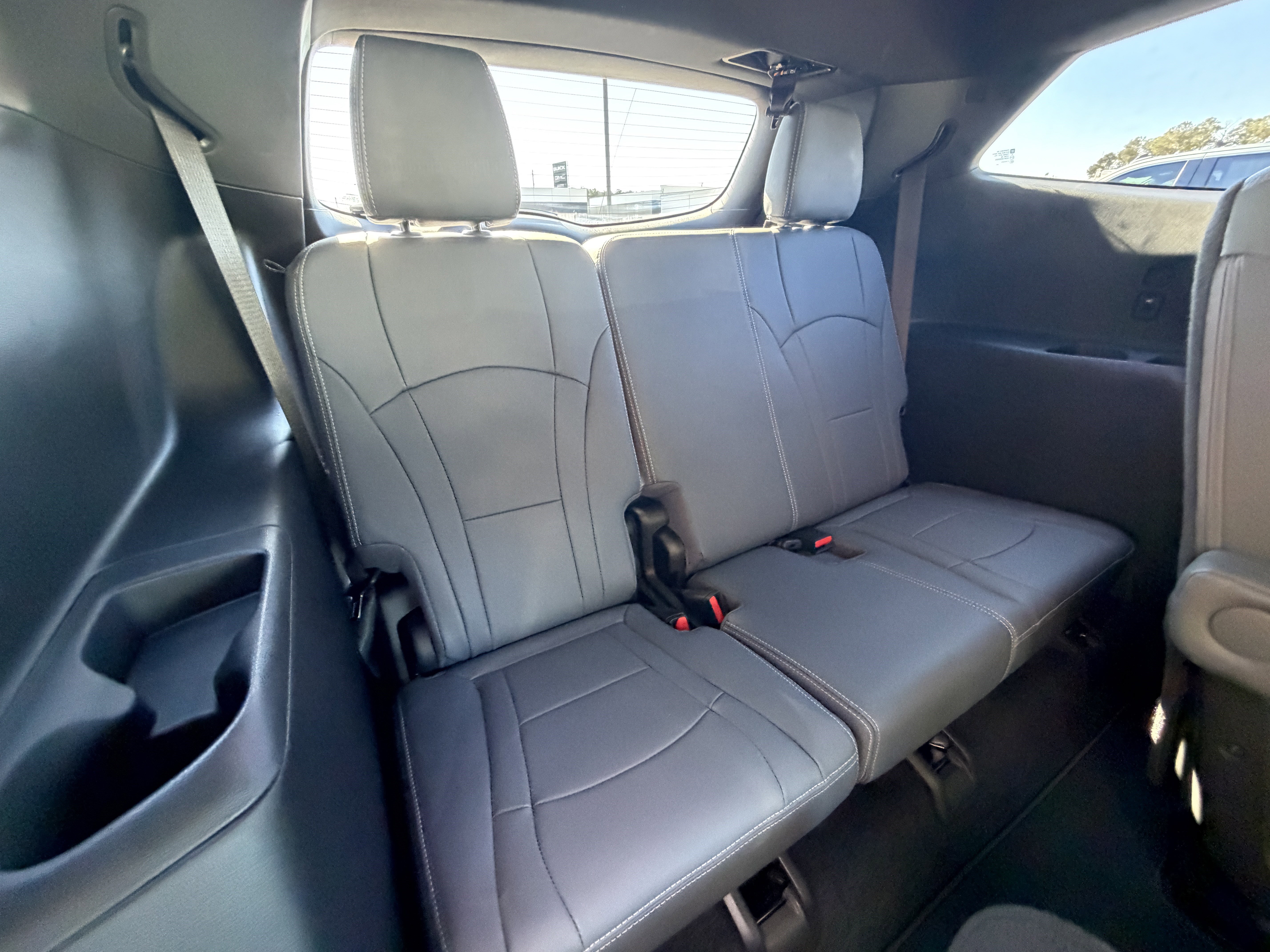 Used 2023 Buick Enclave Essence image 17