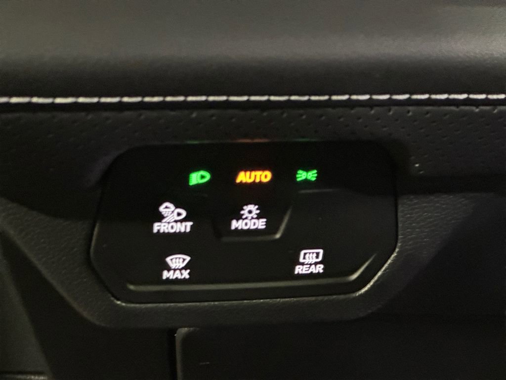 Used 2024 Volkswagen Atlas SE image 19