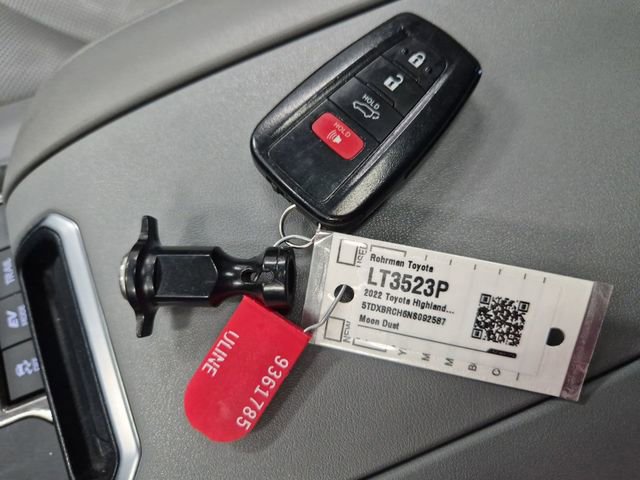 Used 2022 Toyota Highlander Limited image 31