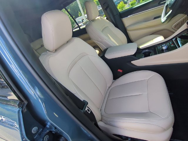New 2026 Jeep Grand Cherokee Limited w/ Limited Altitude Package RWD image 36