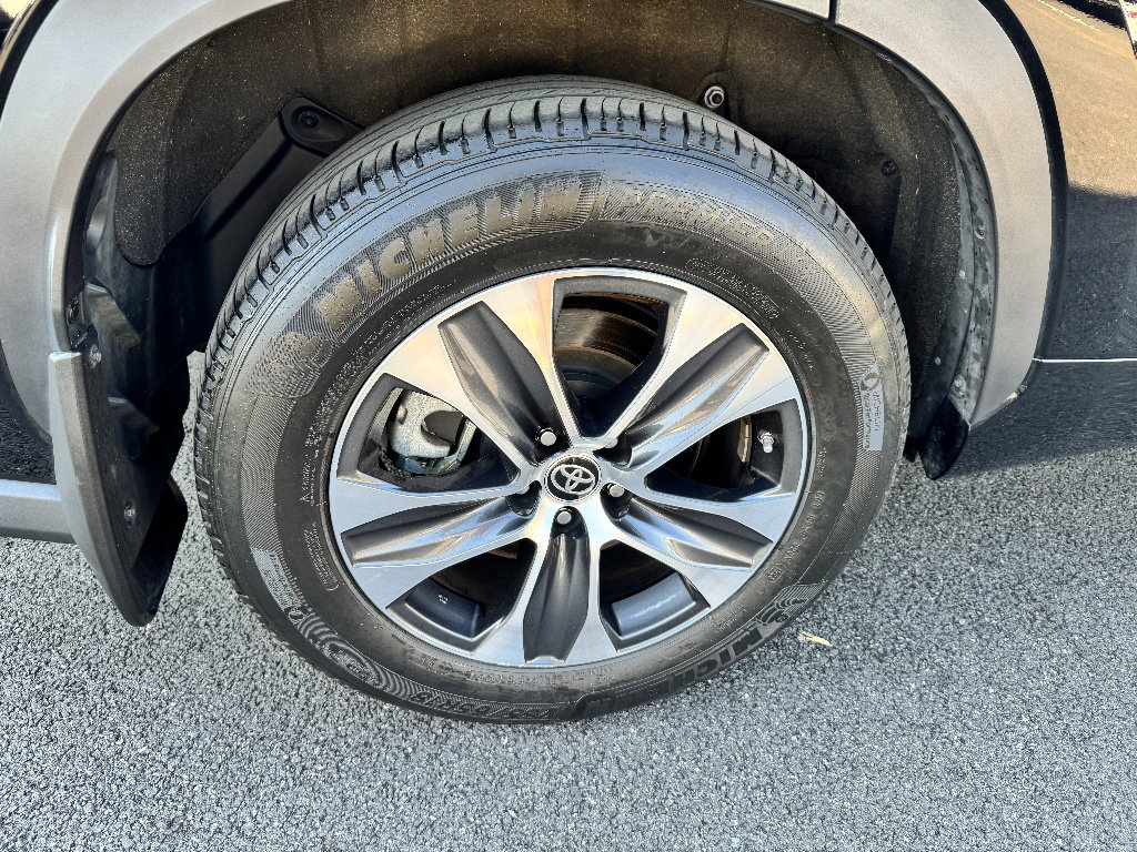 Used 2023 Toyota Highlander XLE image 26