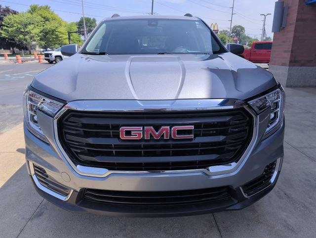 Used 2024 GMC Terrain SLE w/ Driver Convenience Package FWD image 8