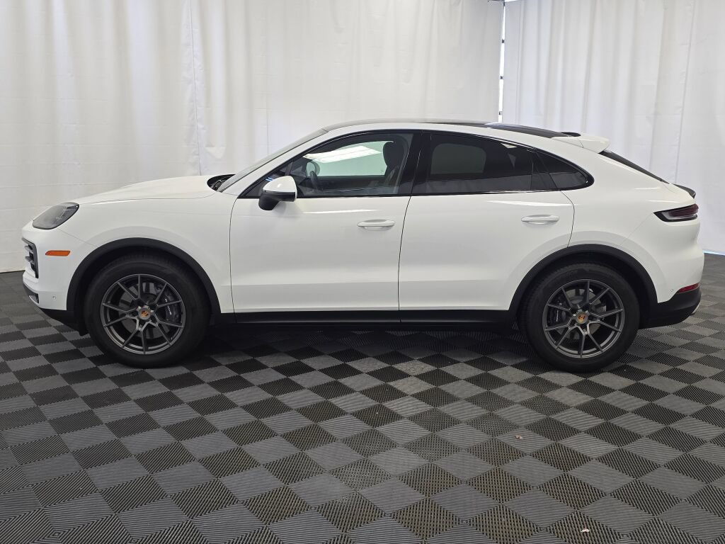Certified 2025 Porsche Cayenne Coupe AWD/4WD image 2