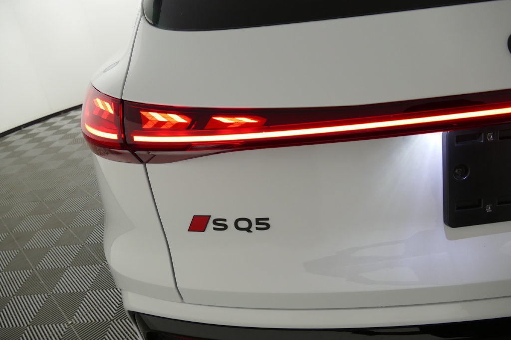 New 2026 Audi SQ5 Prestige AWD/4WD image 32