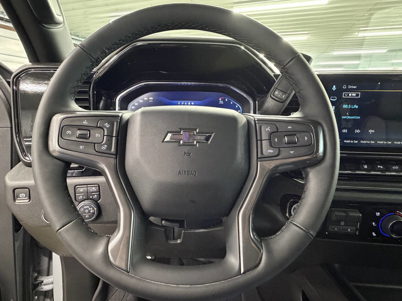 Used 2025 Chevrolet Silverado 2500 ZR2 w/ Technology Package image 40