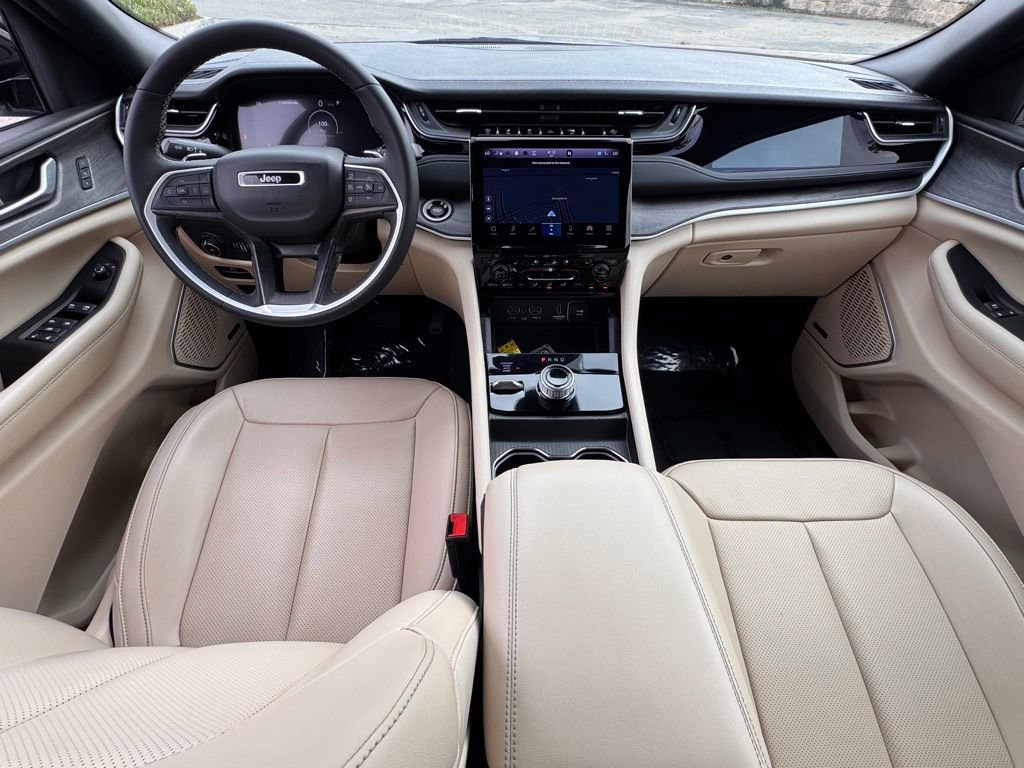 Used 2023 Jeep Grand Cherokee Limited w/ Luxury Tech Group II image 27