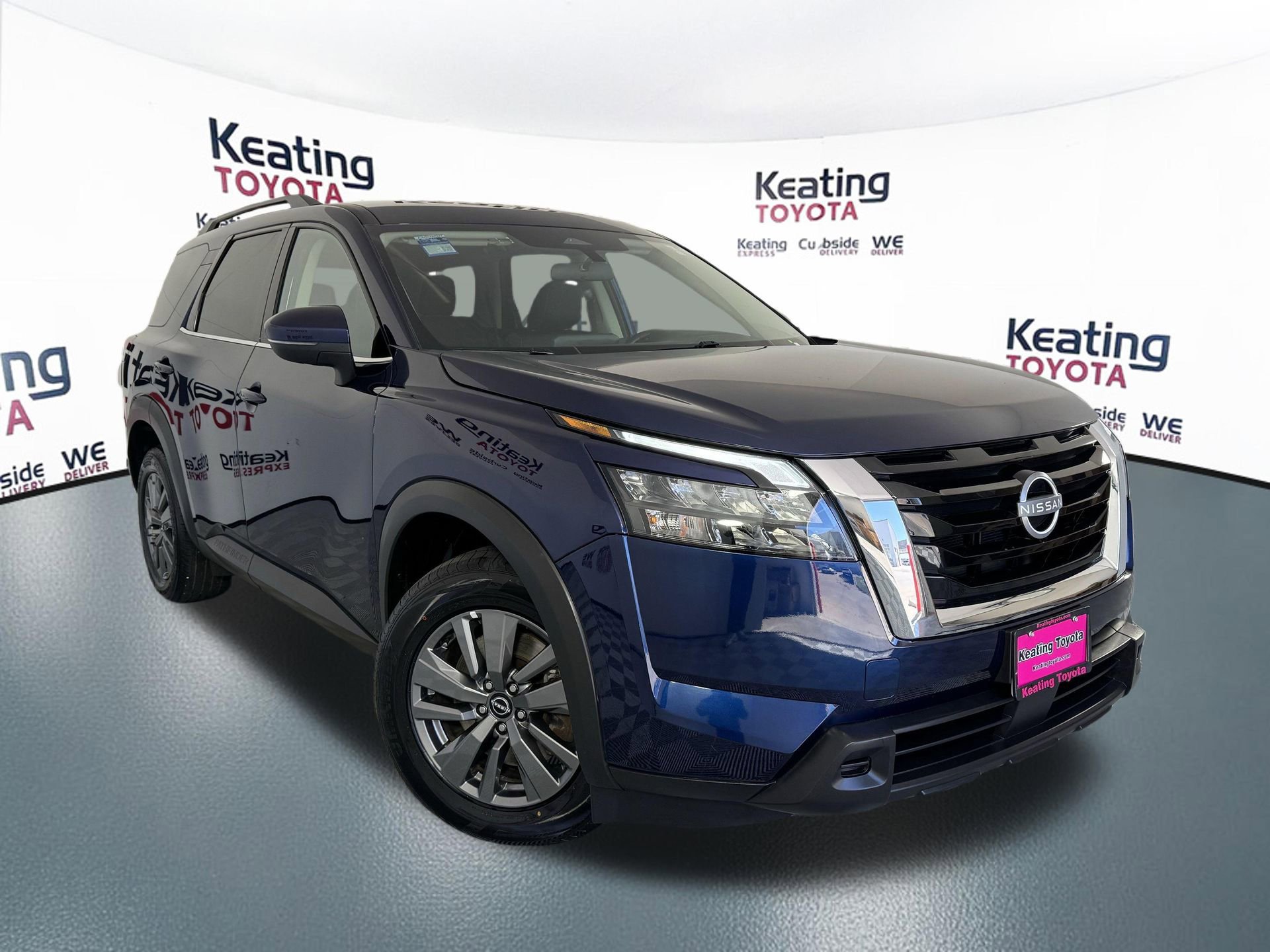 Used 2024 Nissan Pathfinder SV image 3