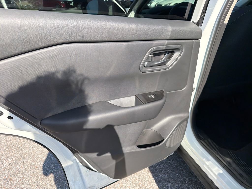 Certified 2025 Nissan Rogue S FWD image 17