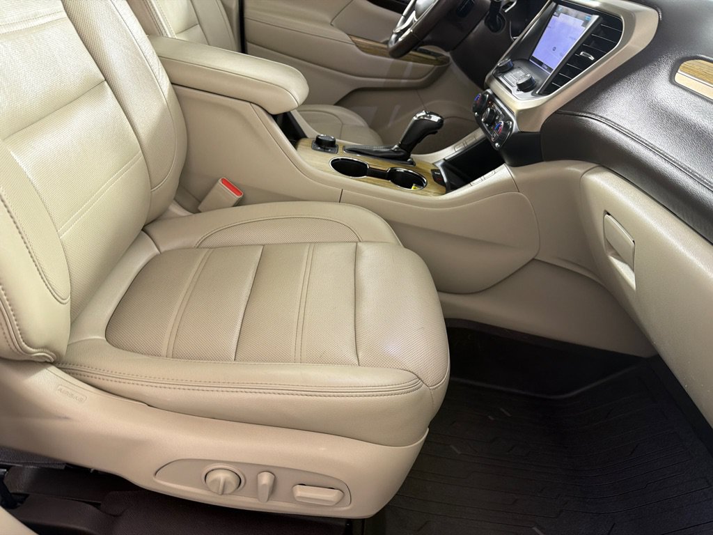 Used 2019 GMC Acadia Denali w/ Technology Package AWD/4WD image 25