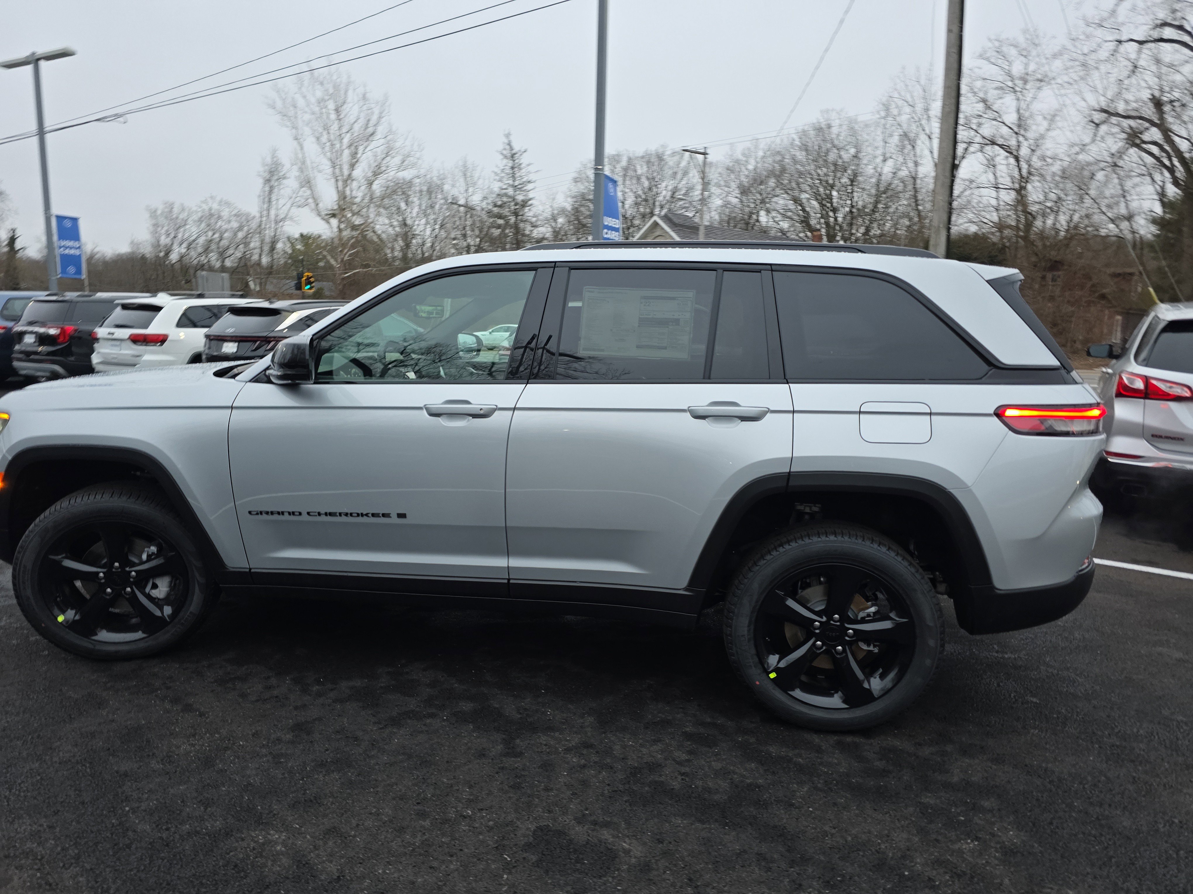 New 2025 Jeep Grand Cherokee Limited w/ Luxury Tech Group II image 21
