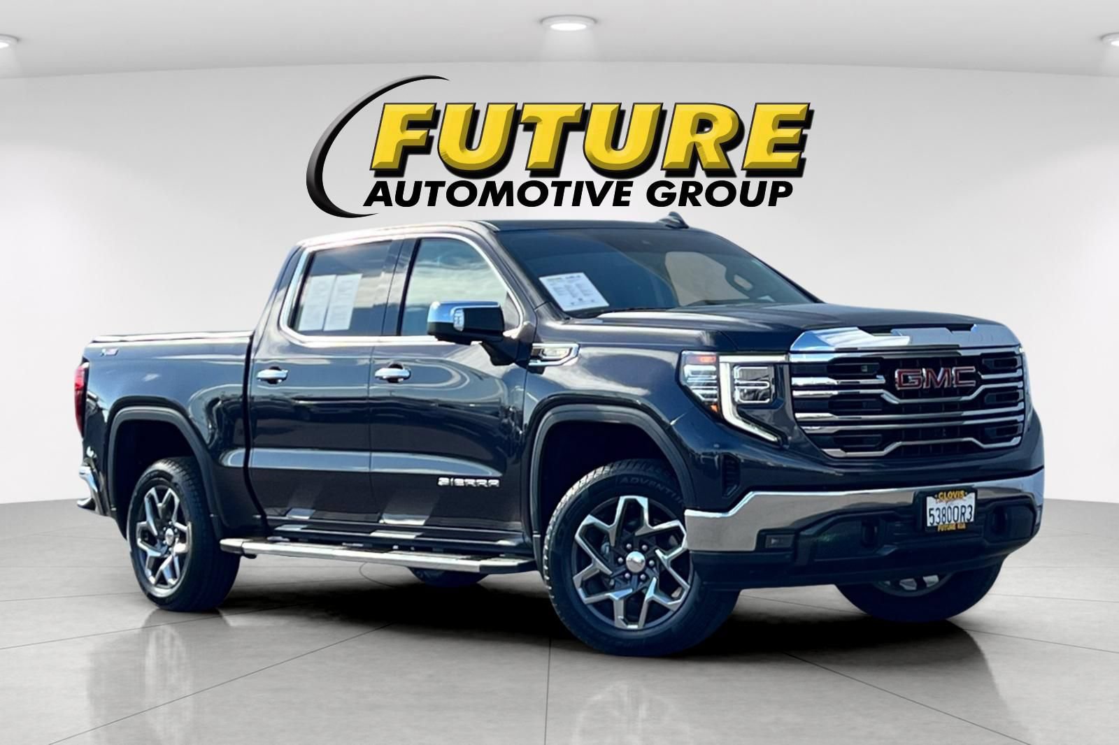 Used 2023 GMC Sierra 1500 SLT w/ SLT Premium Package AWD/4WD image 2
