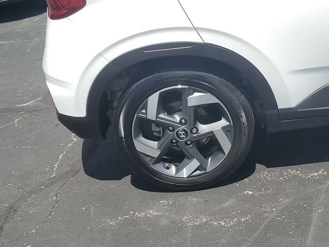 Certified 2024 Hyundai Venue SEL FWD image 4
