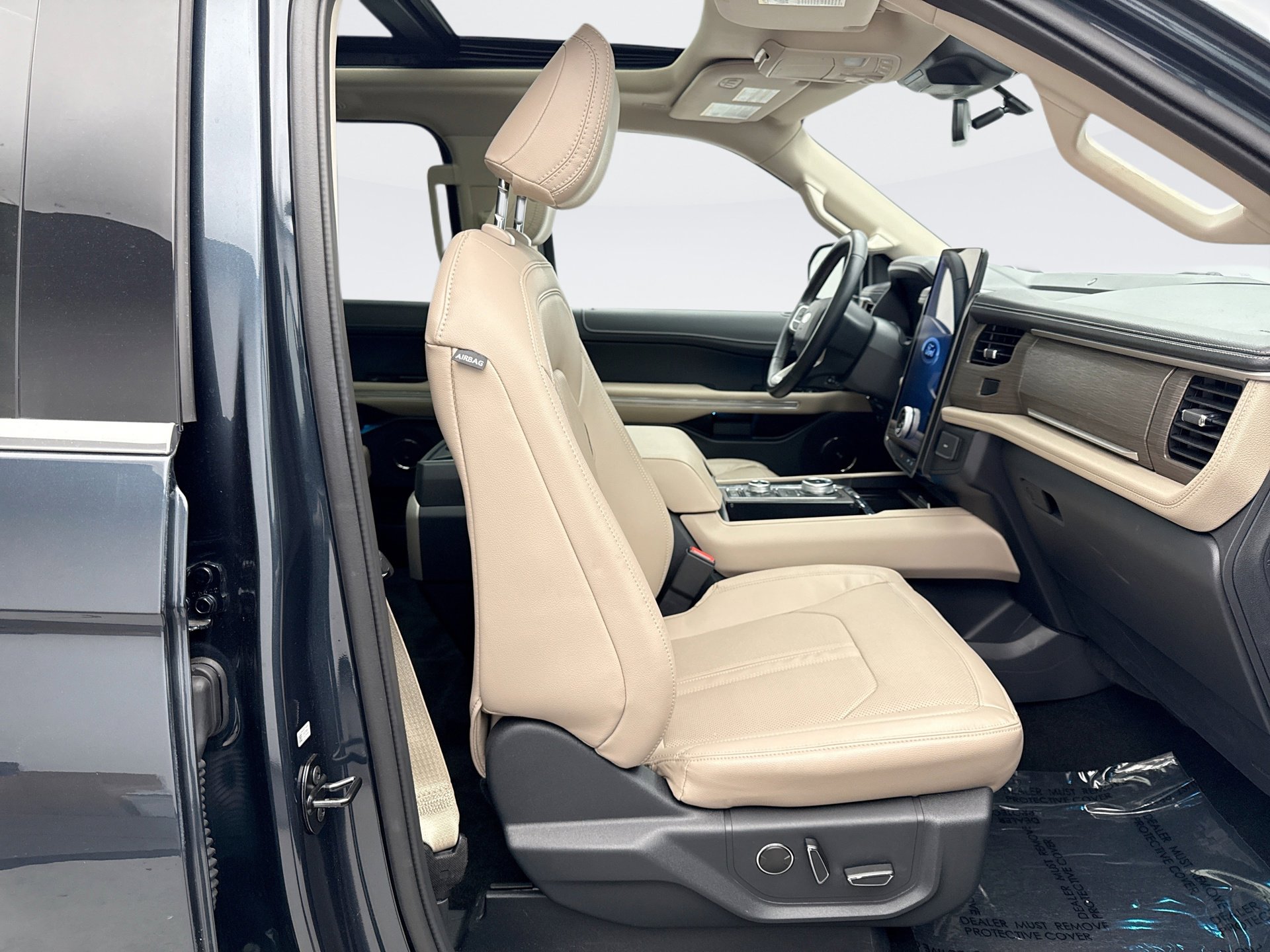 Used 2022 Ford Expedition Limited image 19