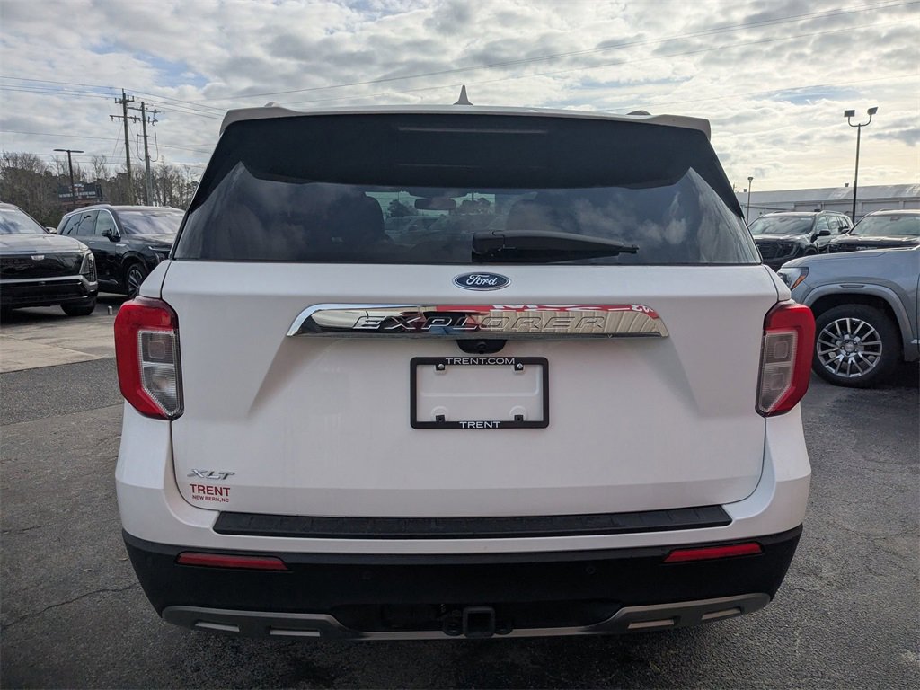 Used 2022 Ford Explorer XLT w/ Equipment Group 202A image 3