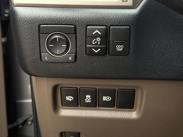 Used 2020 Lexus GX 460 Premium w/ Premium Package AWD/4WD image 25