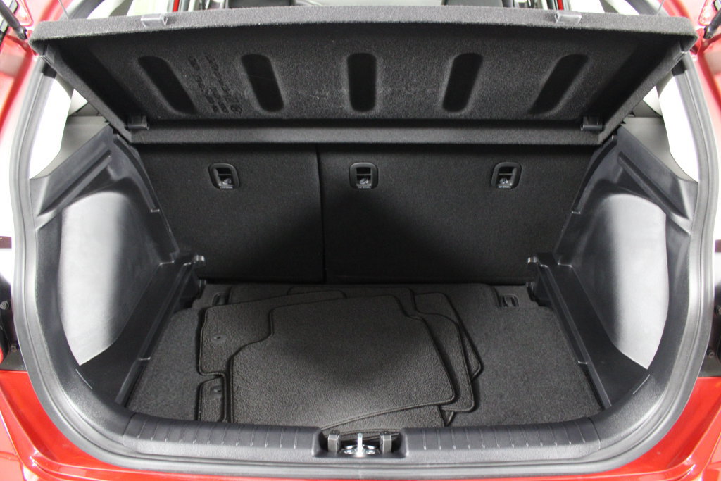 Certified 2025 Hyundai Venue SE FWD image 17