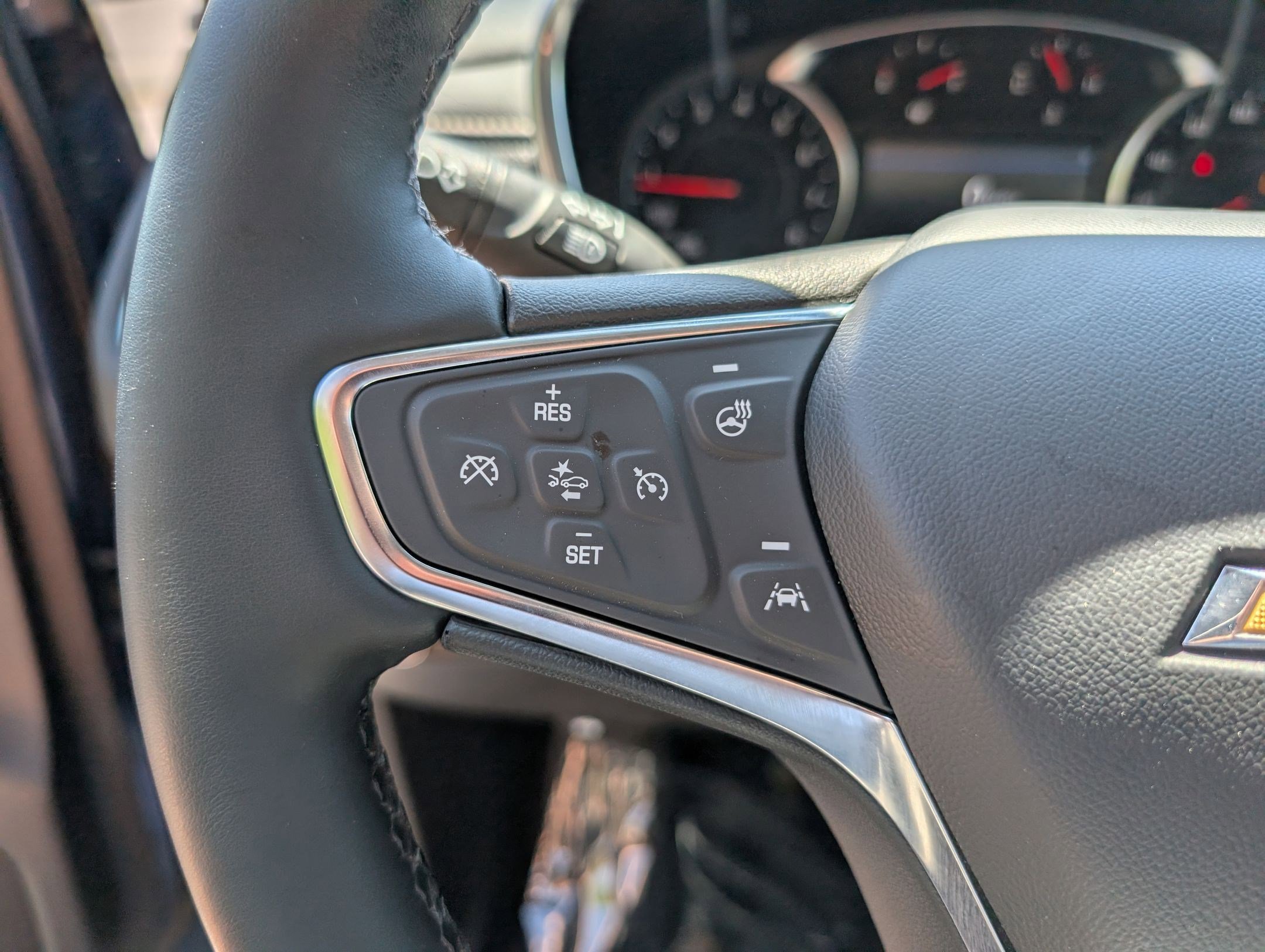 Used 2024 Chevrolet Equinox Premier AWD/4WD image 16
