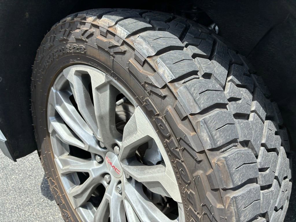 Used 2022 GMC Yukon Denali RWD image 29