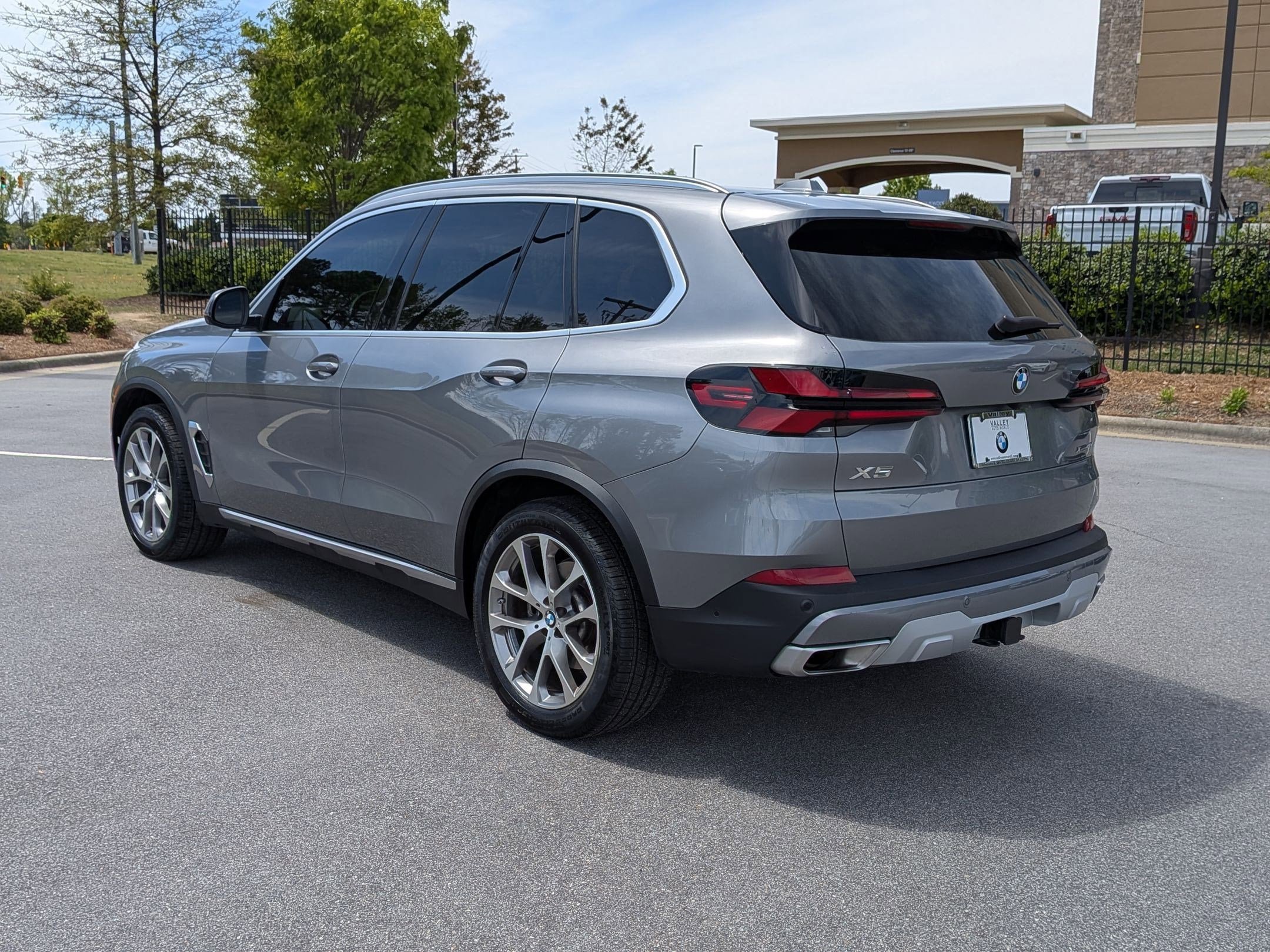 Used 2024 BMW X5 xDrive40i w/ Premium Package AWD/4WD image 5
