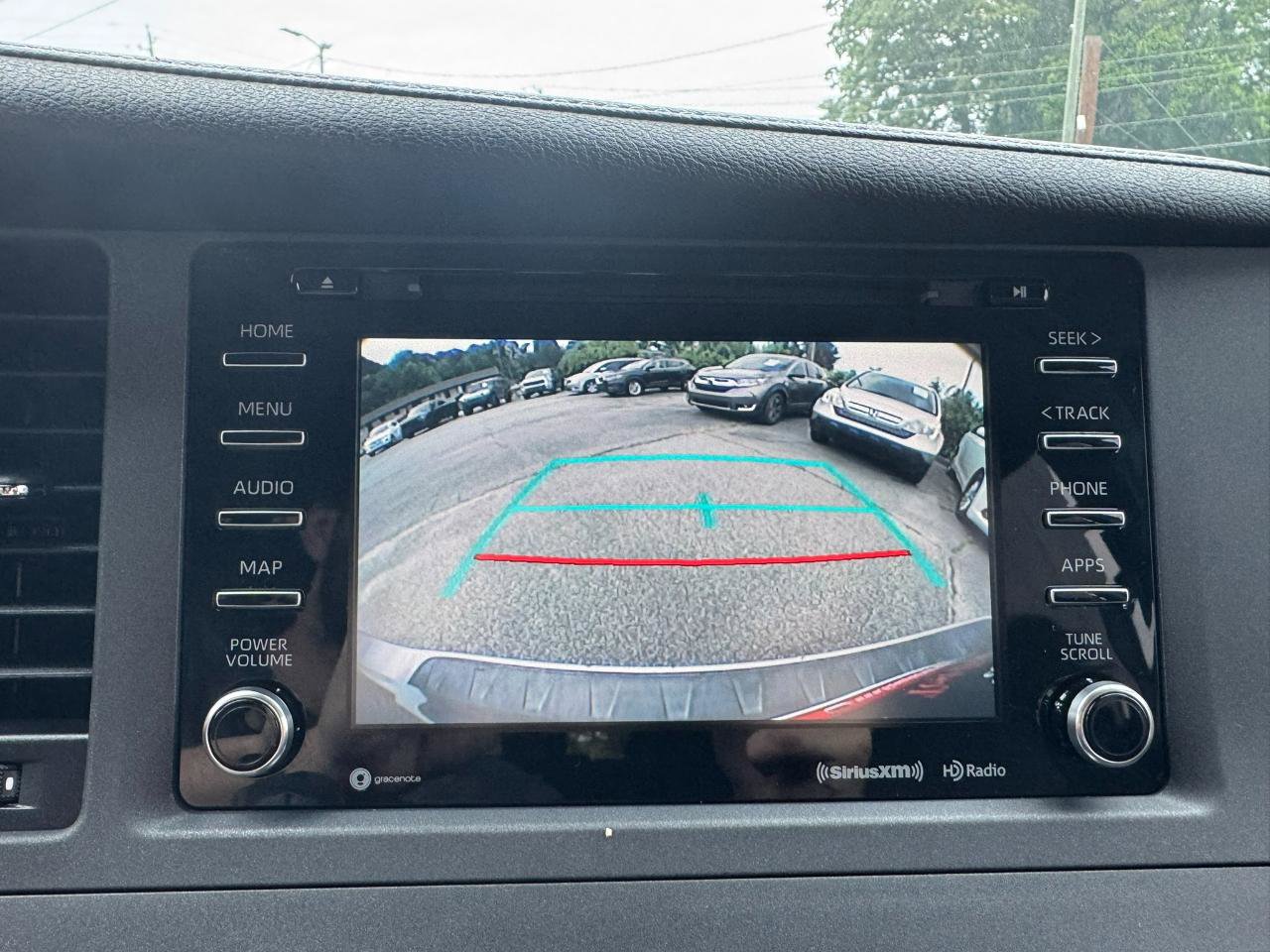 Used 2018 Toyota Sienna SE Premium w/ Carpet Mat Package FWD image 21