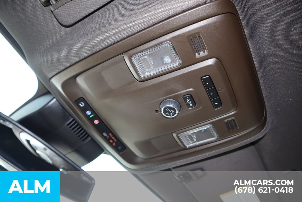Used 2024 Chevrolet Suburban LT RWD image 36