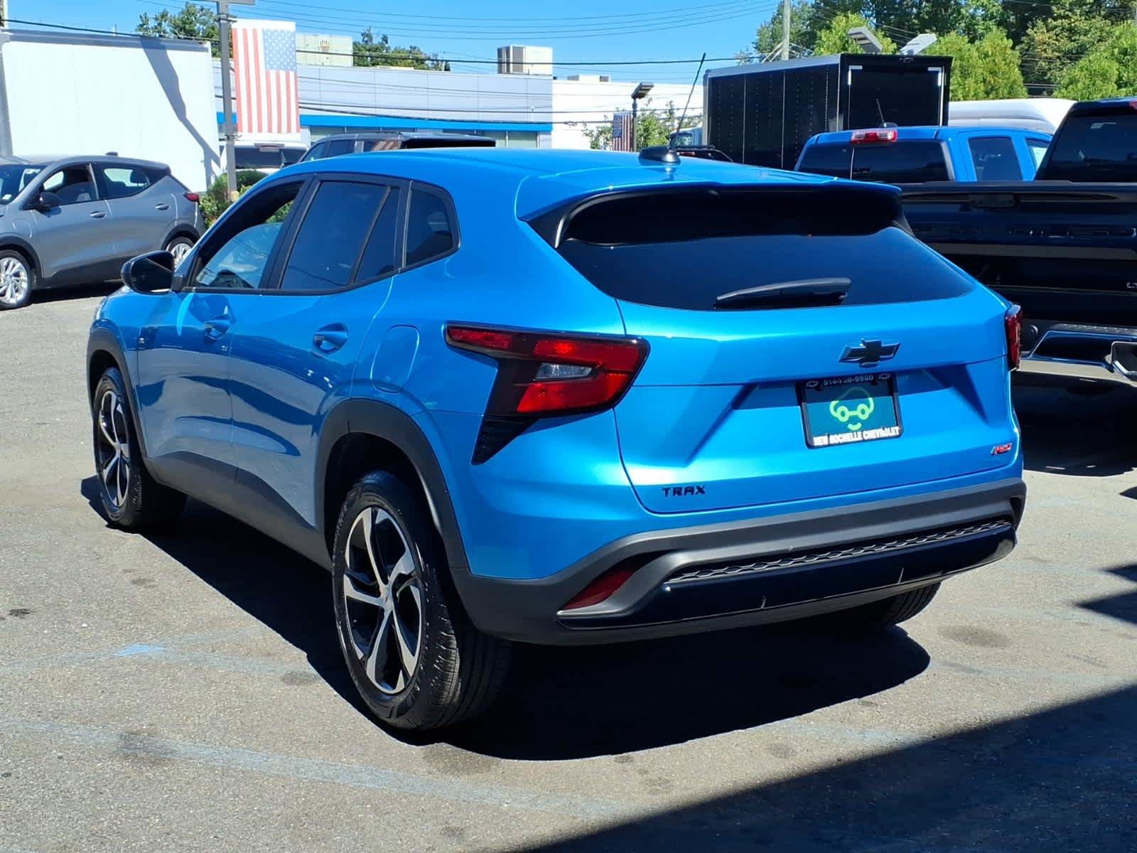 Used 2026 Chevrolet Trax RS w/ Sunroof Package FWD image 4