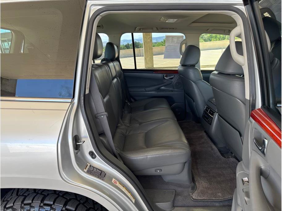 Used 2009 Lexus LX 570 4WD w/ Preferred Accessory Pkg image 14