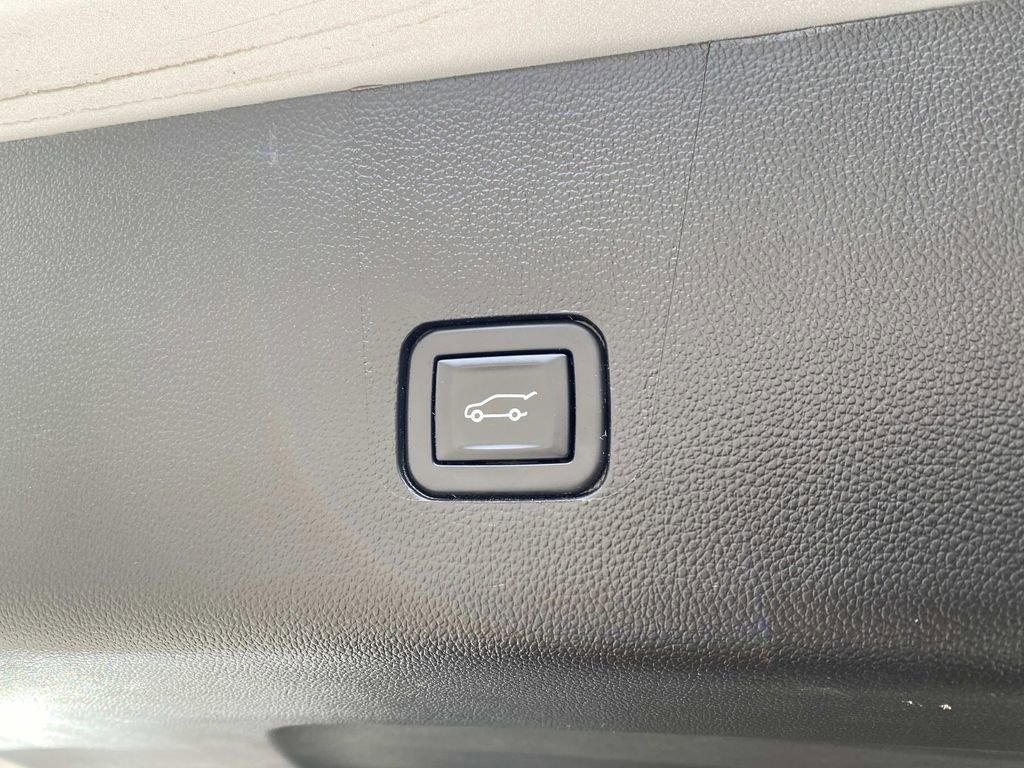 Used 2021 Chevrolet Traverse LT FWD image 15