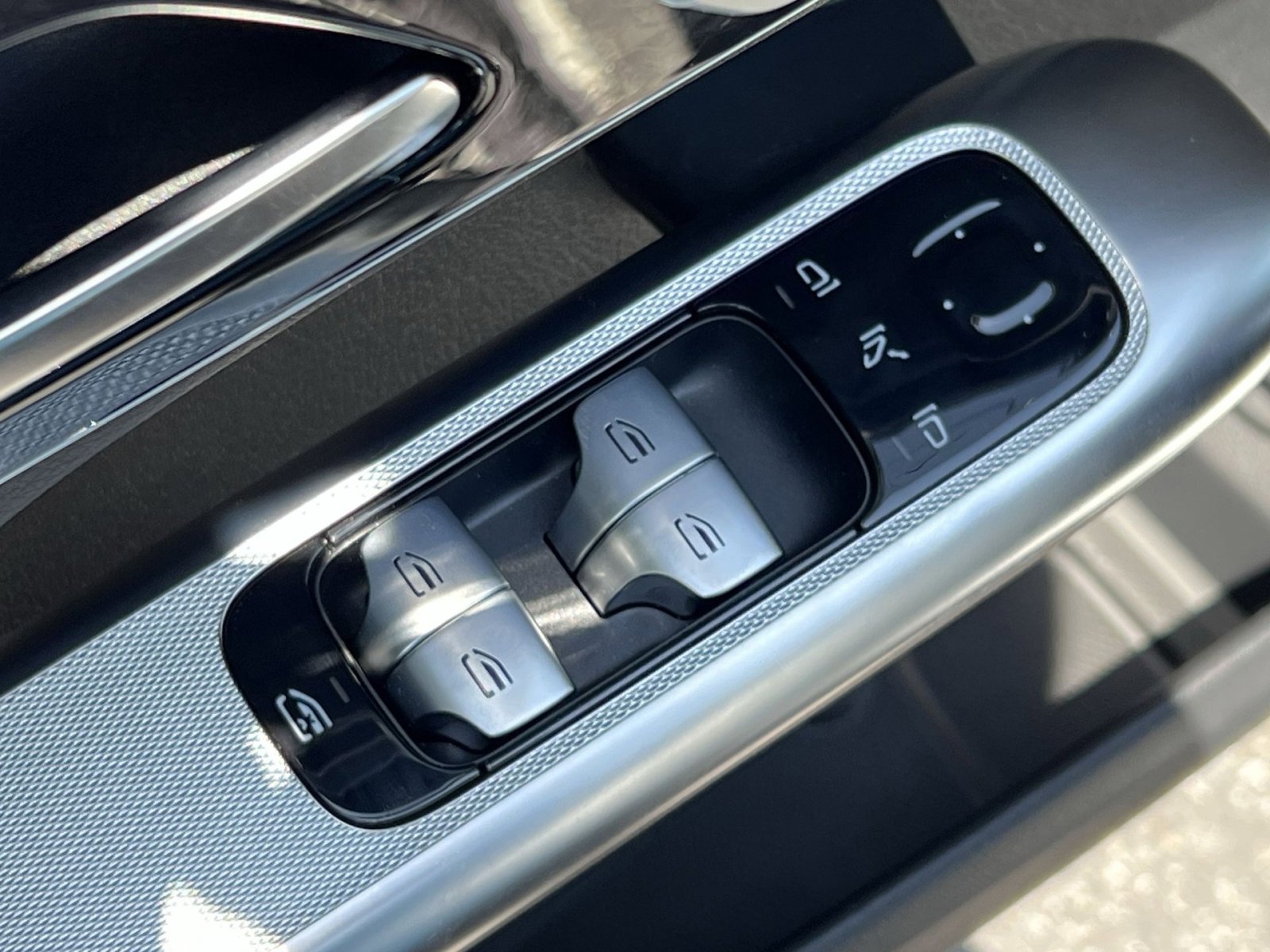 Certified 2025 Mercedes-Benz GLC 300 4MATIC image 13